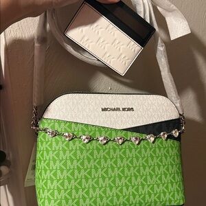 💚🖤Michael Kors Green, White & Black Crossbody Bag w/ cardholder 💚🖤
